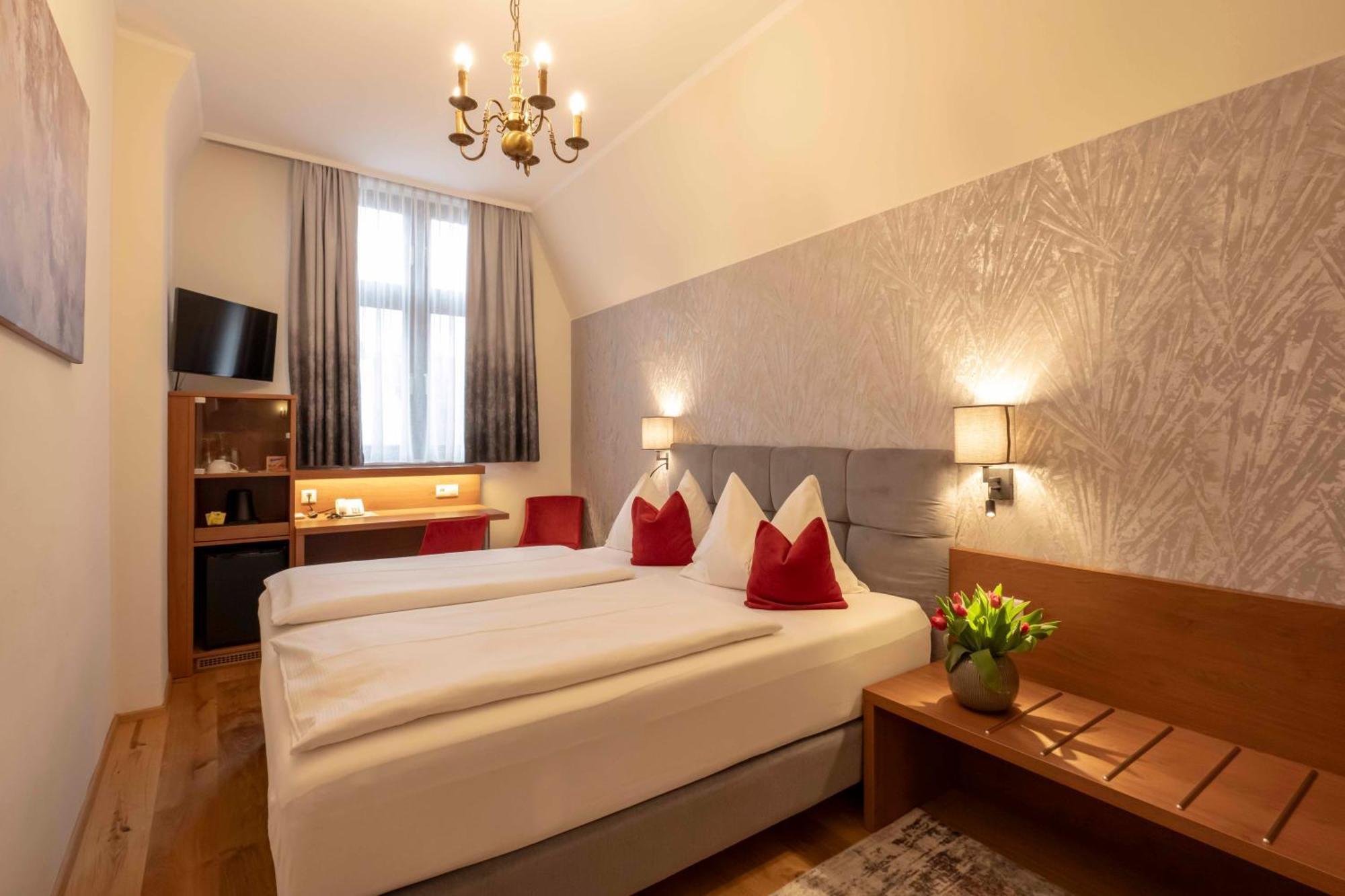Hotel Mader Штайр Екстер'єр фото